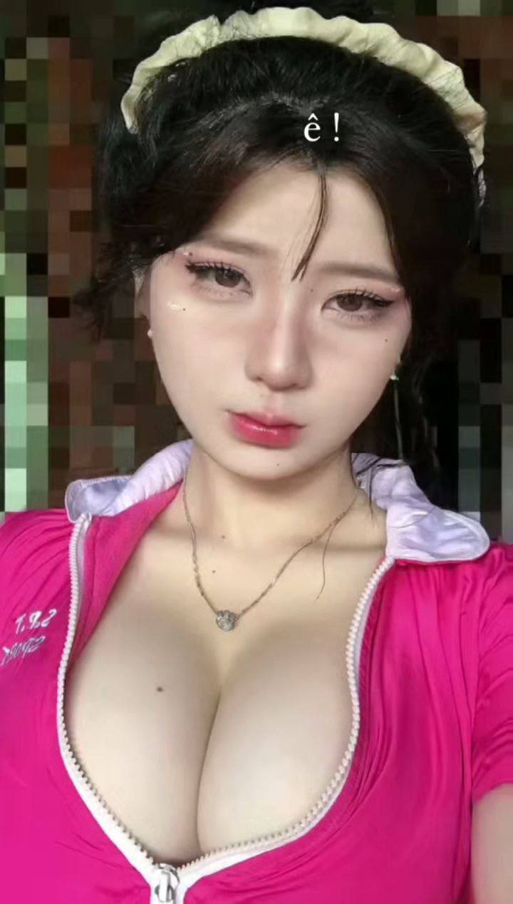Bác sĩ nắc nữ hộ lý thực tập ngây thơ