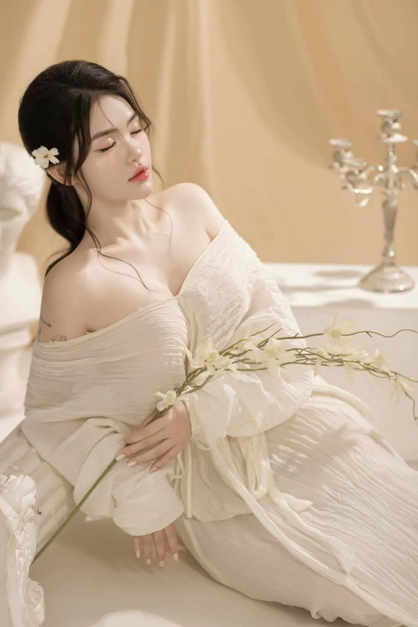Lồn em khít anh địt mà chỉ muốt ra Mysaaat
